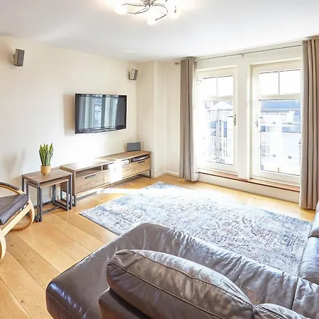 Host & - Abbey Horizon